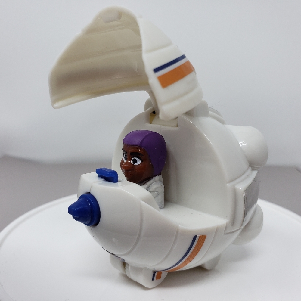 Alisha Piloting 2022 McDonald's  Happy Meal Toy - Picture 4 of 17